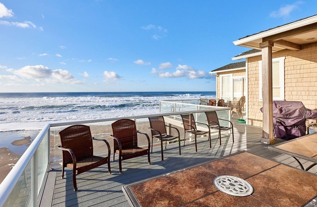 Marvelous Oceanfront, Spectacular Views, 9 beds, 8.5 baths