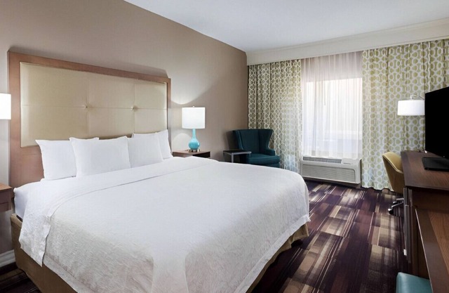 Marvelous Room for Your Stay! W/ Marketplace -S