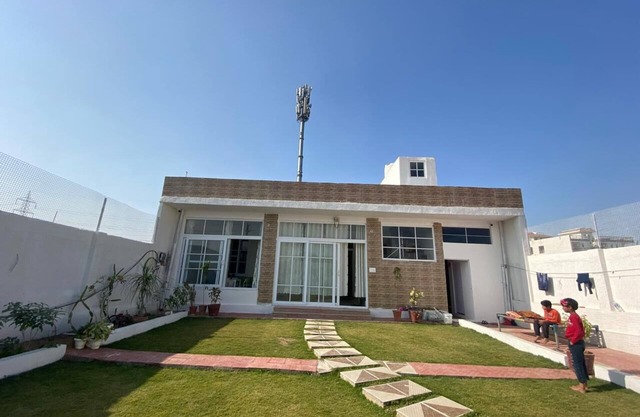 Marvelous villa with AC in vibrant Jaipur Spacious Accommodation