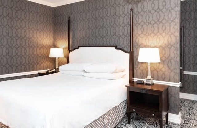 Maryland Inn King, Historic Inns, Fireplace, Elegant Dining, Waterfront Proximity