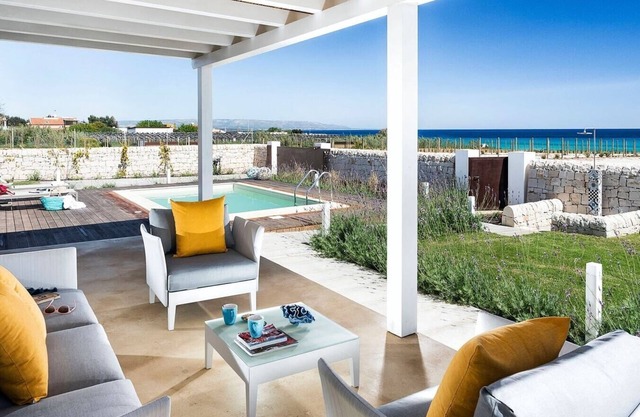 Marza Residence Grigia - Seafront villa with pool