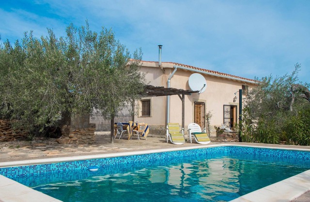 Mas de Ballaruga with pool in an environment of peace and quiet
