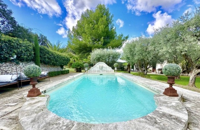 Mas with character, quiet, in Luberon valley
