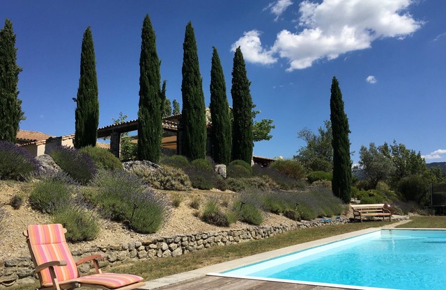 Mas with heated pool & private tennis court sleeps 14