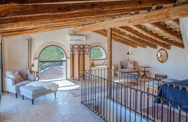 Masia Victoria - luxe private manor with Pool & Wi-Fi