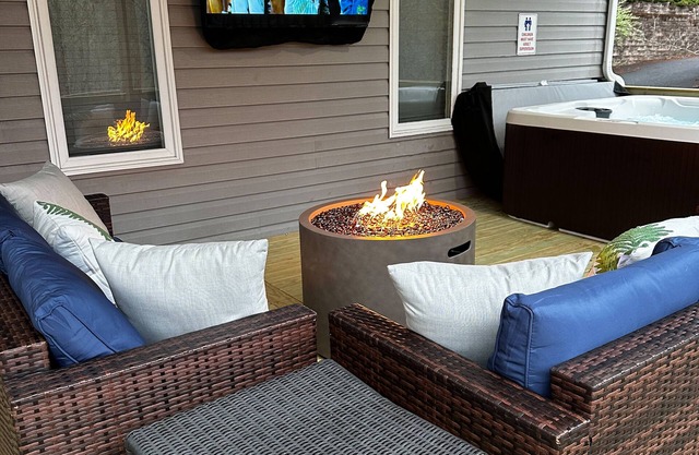 Massanutten Home - Hot Tub, Fire Pit, Movie and Game Room