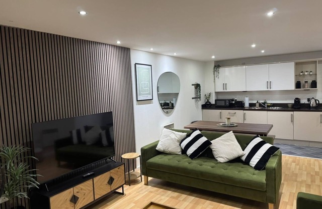 Masshouse Plaza (Stylish City Centre Apartment. Sleeps 6)