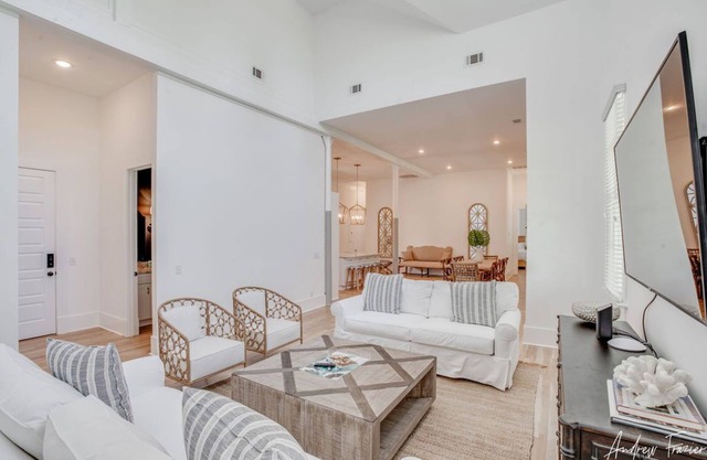 Massive Condo Sleeps 12 with Pool at North Beach