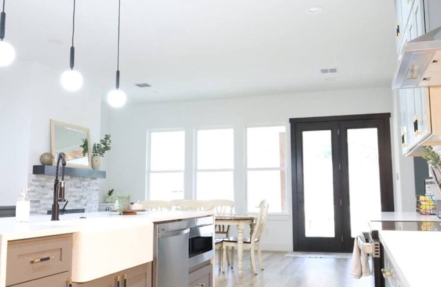 Master suite/Soaking Tub/Spacious Kitchen