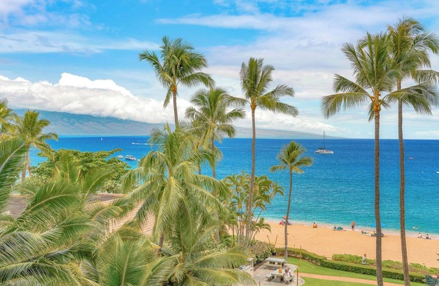 Maui Resort Rentals: The Whaler 563 - Gorgeous 5th Floor Studio w/Fantastic Pacific Ocean Views!