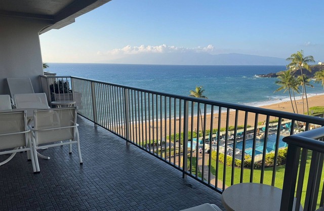Maui Resort Rentals: The Whaler 760 - 7th Floor 1BR w/Stunning Ocean, Courtyard and Mountain Views!