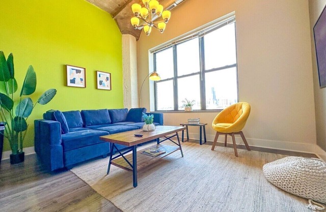 McCormick Place Skyline view 2b/2b unit with optional parking for up to 8 guests