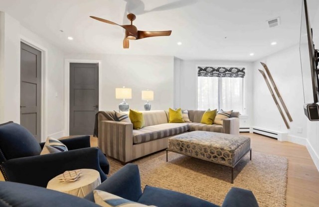 McCoy Peak 104 - 2 Bedroom plus Den Residence