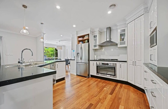 McIntosh - Grand Family Home, Elegant Entertainer