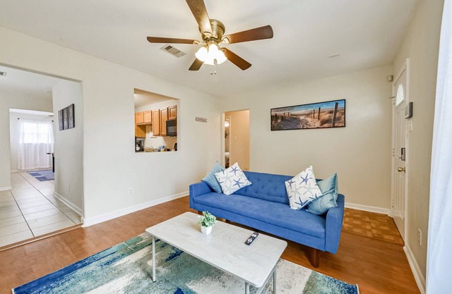 Med Center - 3 bd-2ba - Gated - Pets-Long-Monthly Discounts