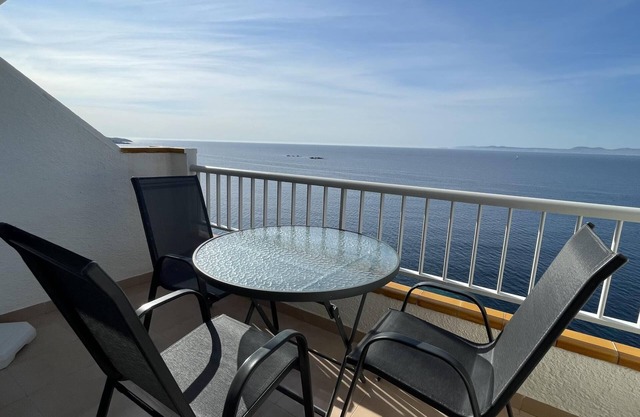 MEDI. Incredible sea views and community pool