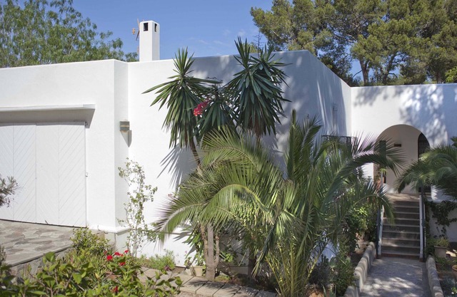 MEDITERRANEAN HOUSE MALLORCA, NEAR YACHT CLUB, beautiful beaches and coves