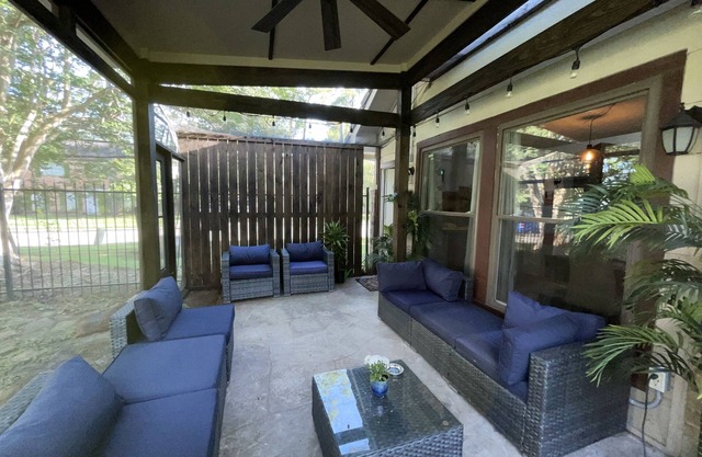 Mediterranean home close to Houston and the Ocean