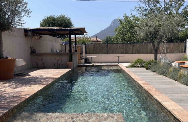 Mediterranean villa, swimming pool and pétanque court