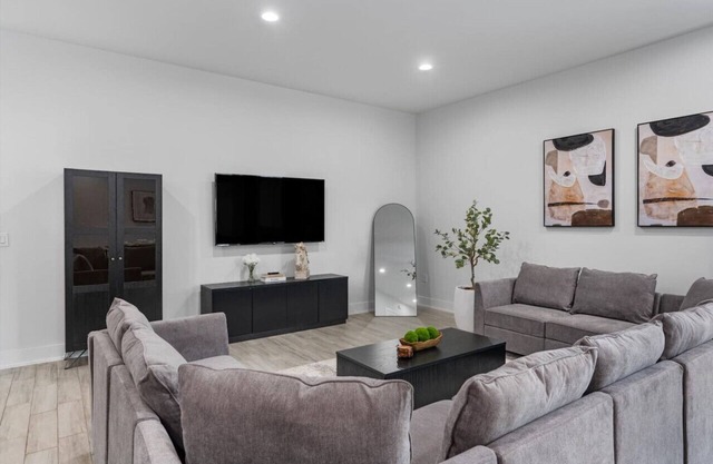 Mega Sized Luxury - Up to 24 Ppl - Downtown Access