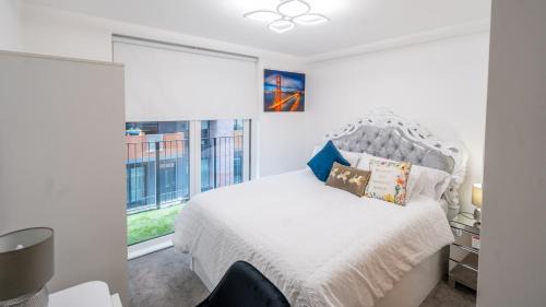 Mega7 Luxury 2bedrooms Apartment - 2baths, 3toilets plus Balcony and Free Car park