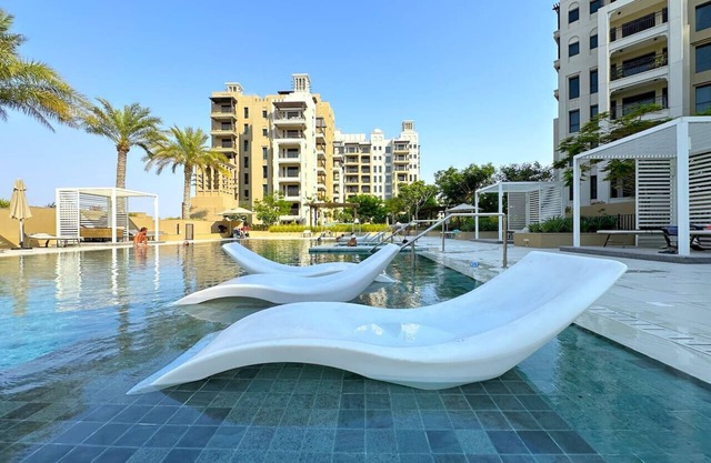 MegaLuxury Flat Resort w/Direct Burj Al Arab View