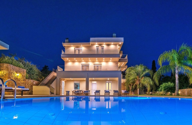Melitini Villa, Large modern villa,next to beach