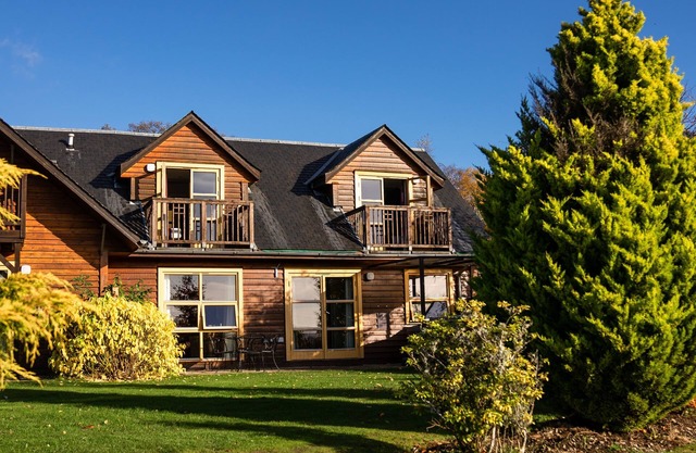 Mellerstain Lodge (No.2) Pets allowed - sleeps 6 guests in 2 bedrooms