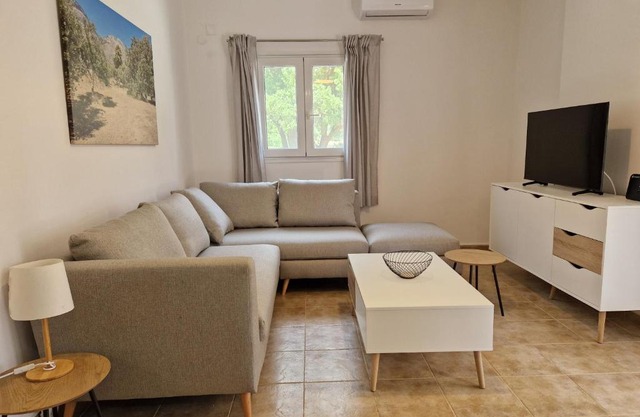 MemRo Village House