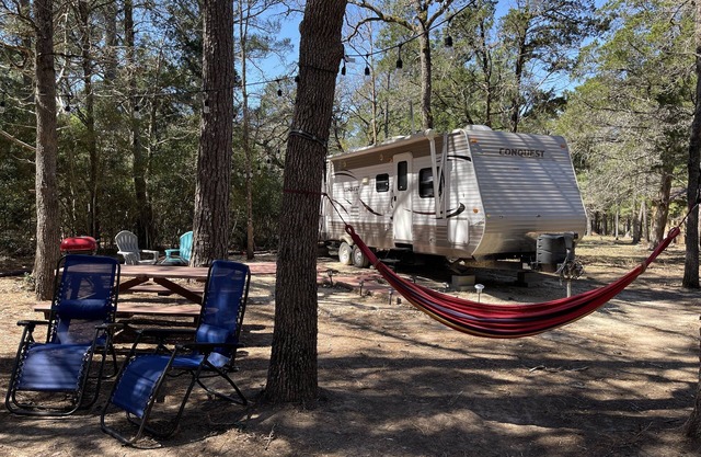 Meri-D sleeps 4 - in Beautiful Lost Pines!