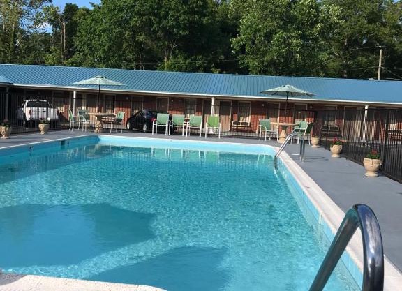 MERRIMAC INN & SUITES