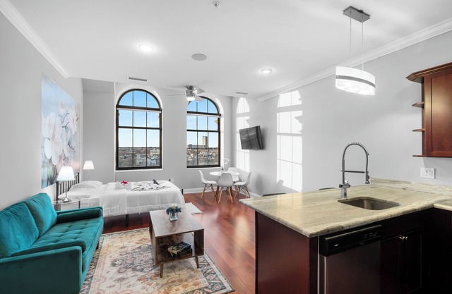 Metro Studio | Chic Stay