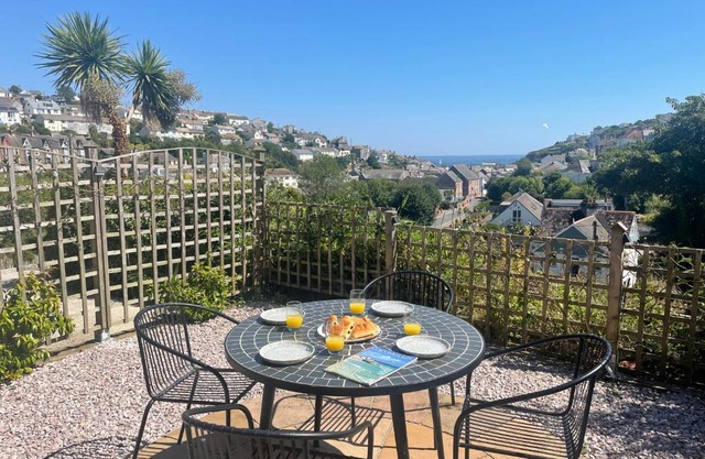 Mevagissey Holiday Home - sea view and parking