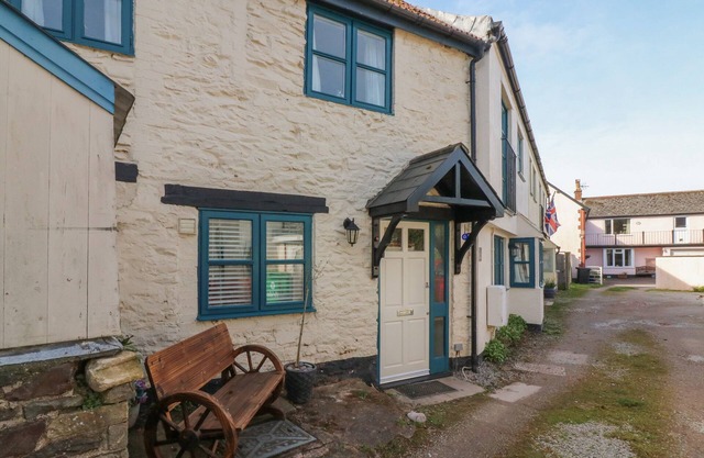 MEWS COTTAGE, pet friendly in Porlock