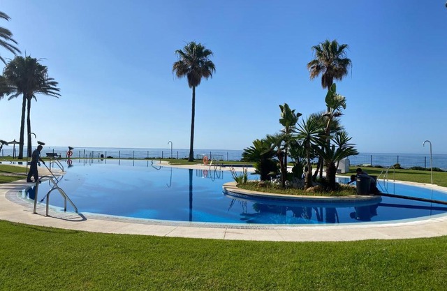 Mi Capricho Apartment with Sea Views and Gardens