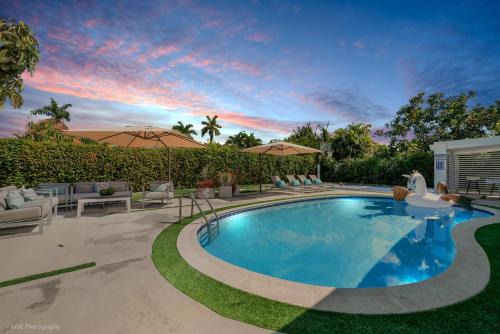 Miami Paradise Heated Pool Minigolf Playground