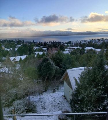Michay Cabaña en entorno tranquilo y Vista al Lago