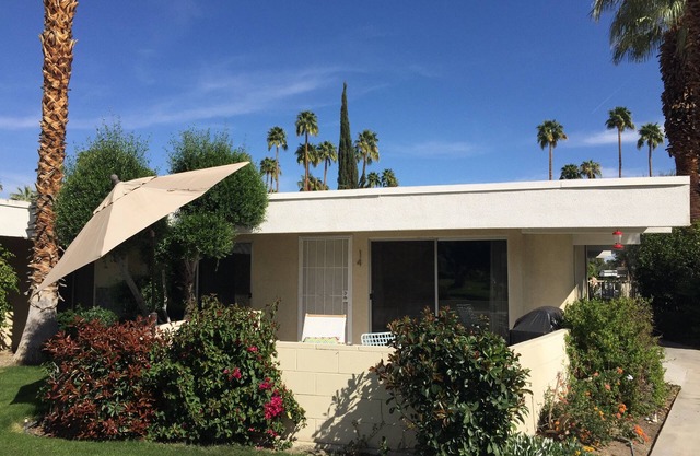 Mid Century Modern Gem in the Heart of Palm Springs!