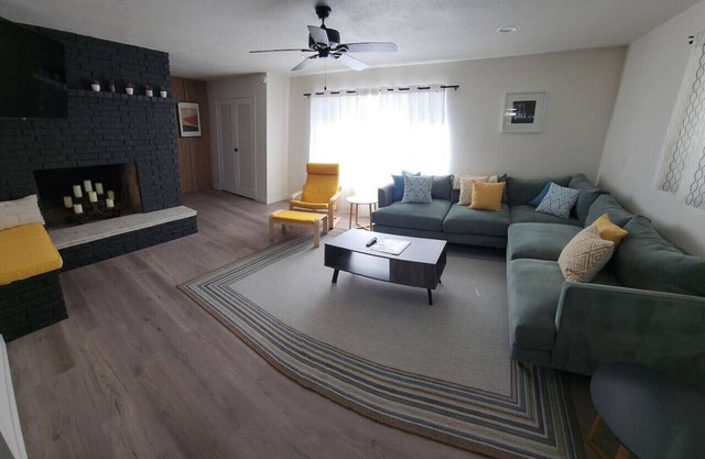 Mid-century rural ranch house minutes to the strip