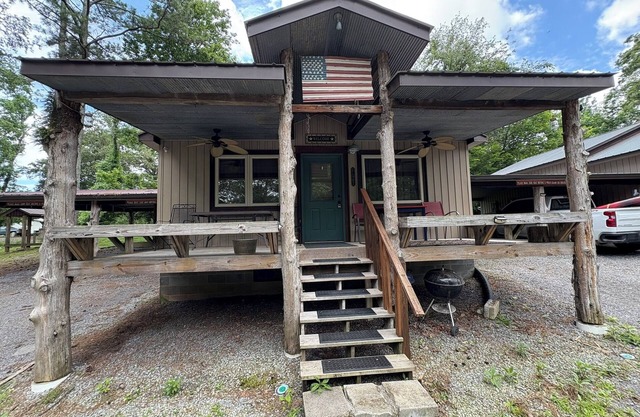 MID LAKE HIDEAWAY, FISHING FAMILY OUTDOOR FUN