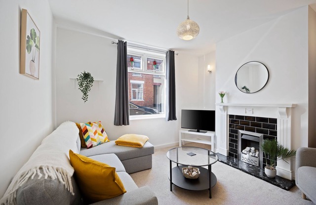 Mid-Long Stay| Contractors | Families | Relocators Free Parking & Fast Wi-FI