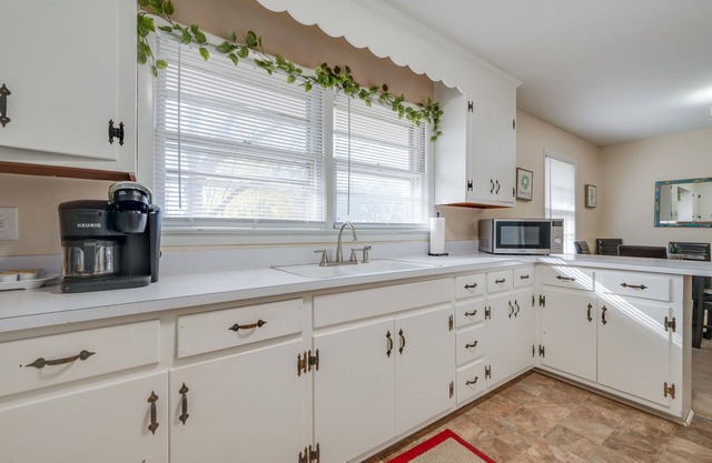 Mid Peninsula - Easy access to everywhere you want to be!