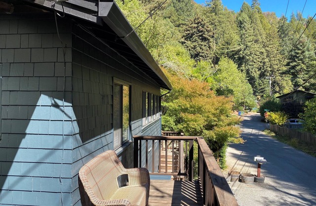 Mid Term Rental 3-bedroom house in Guerneville