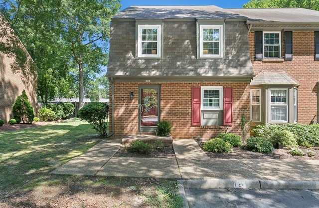 Mid-Term Rental; Townhome in Central Newport News