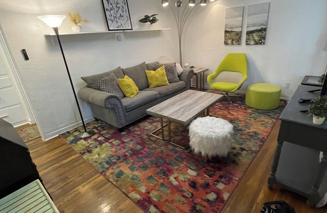 Middle nest - Stylish 1BR – Walk to UNM & Hospitals – w/Parking !