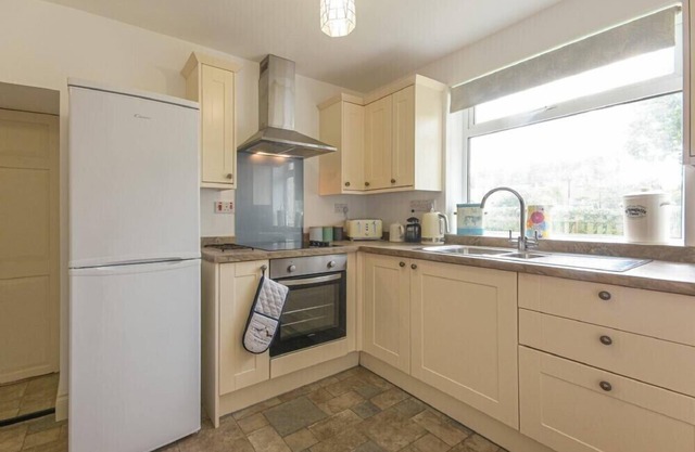 MIDDLEMOOR COTTAGE, pet friendly, country holiday cottage in Alnwick