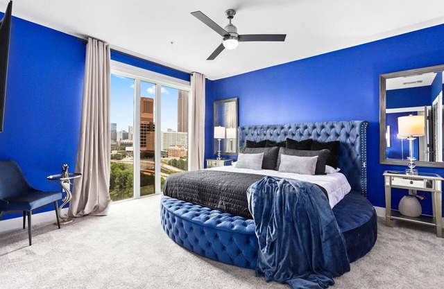 Midnight Oasis – A short term furnished 2BR in DTN ATL – Rooftop Pool & Gym