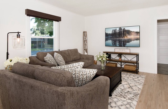 Midtown Coeur d'Alene 2 Bedroom Retro Charmer