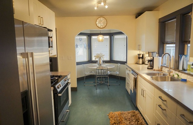 Midtown Mid-Century w/Pool & Hot Tub Near Downtown