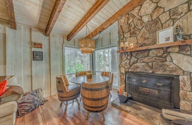 Midtown Smart Cabin - Charming 3 bedroom cabin with WiFi and AC in Ruidoso